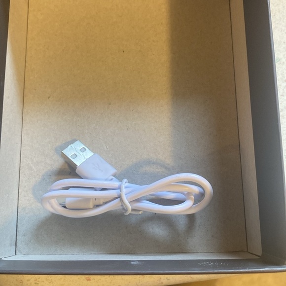 7 Color Beauty Device for Face & Neck in rose gold - Picture 3 of 12